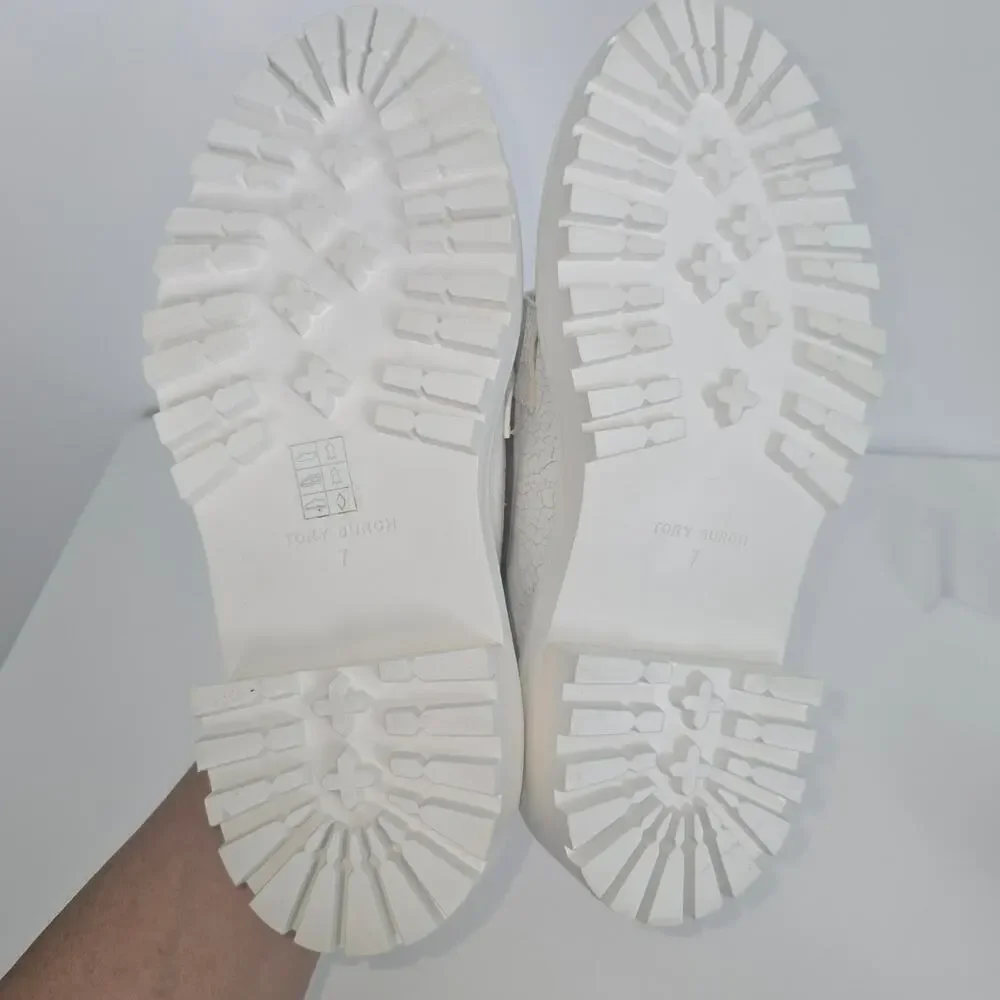Tory Burch Jessa Lug Sole Loafer White Crackle Gold Tone Metal Horse Head Size 7